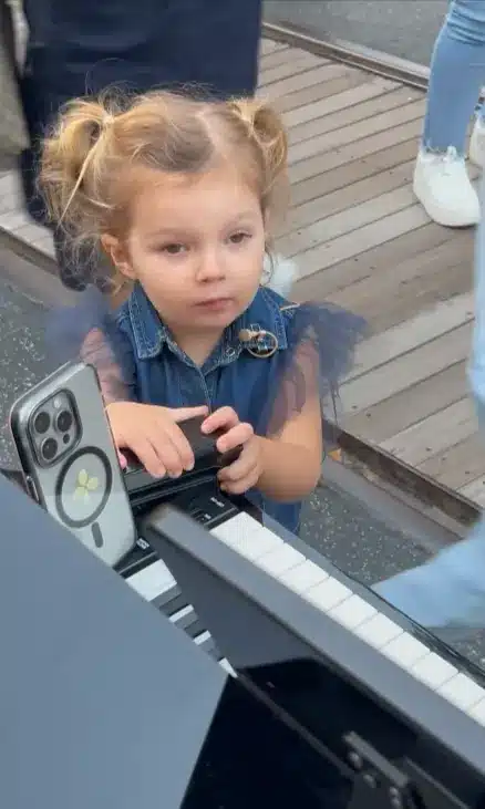 Emil Reinert’s Girl Singing Reel 